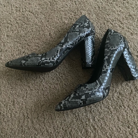 OLIVIA MILLER - SNAKE PRINT HEELS - Picture 3 of 5